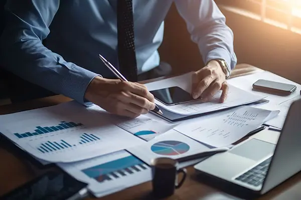 电脑显示屏体积80什么